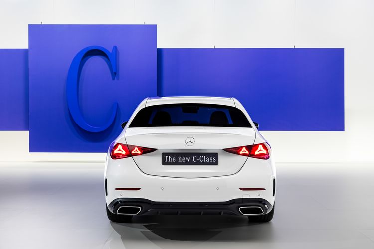 Mercedes-Benz C-Class Facelift Resmi Hadir, Desain Makin Elegan Dibekali Mesin Hybrid bagian belakang mercedes benz c class