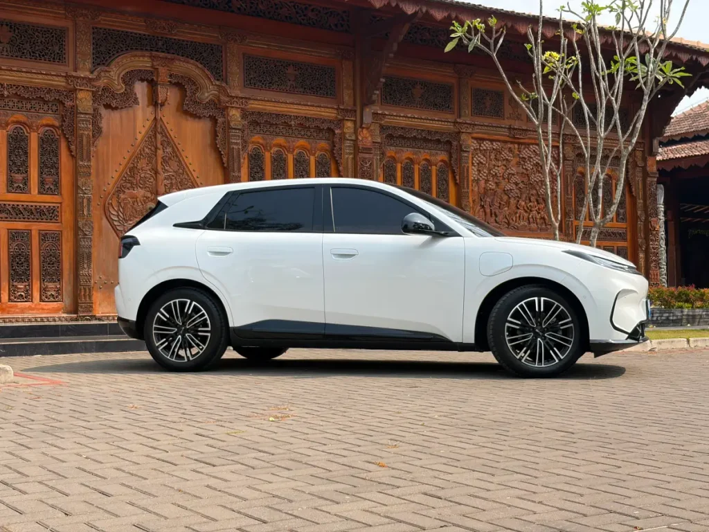 BAIC T1 Diuji 412 Km Jakarta-Bandung, Segini Konsumsi Listriknya baic t1 samping