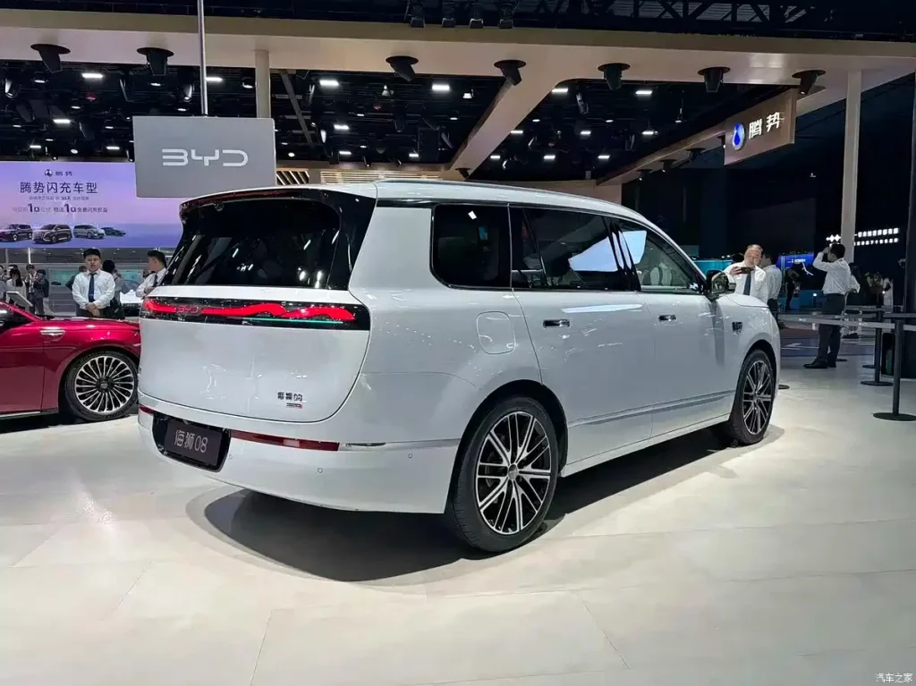 byd sealion 08 sampingg