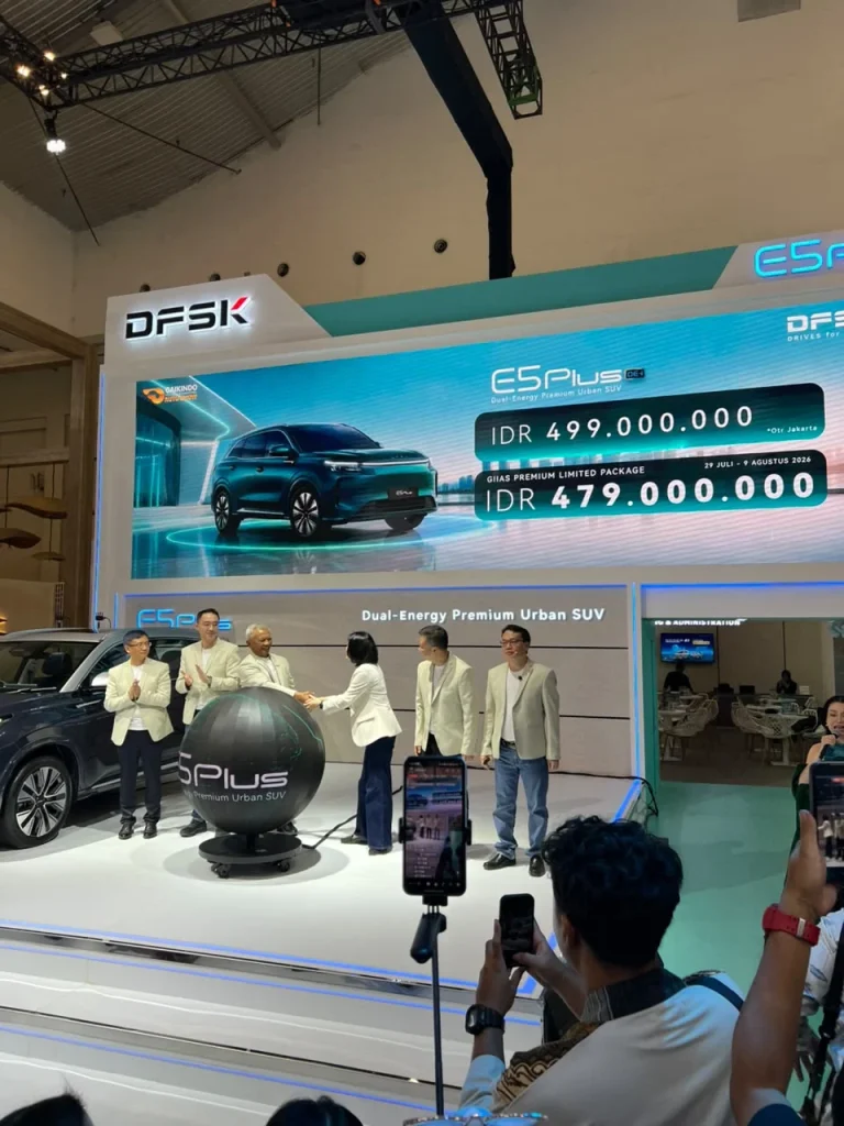 DFSK Resmi Umumkan Harga E5 Plus di GIIAS 2026, SUV Plug-in Hybrid Ini Dibanderol Mulai Rp479 Jutaan dfsk e5 b