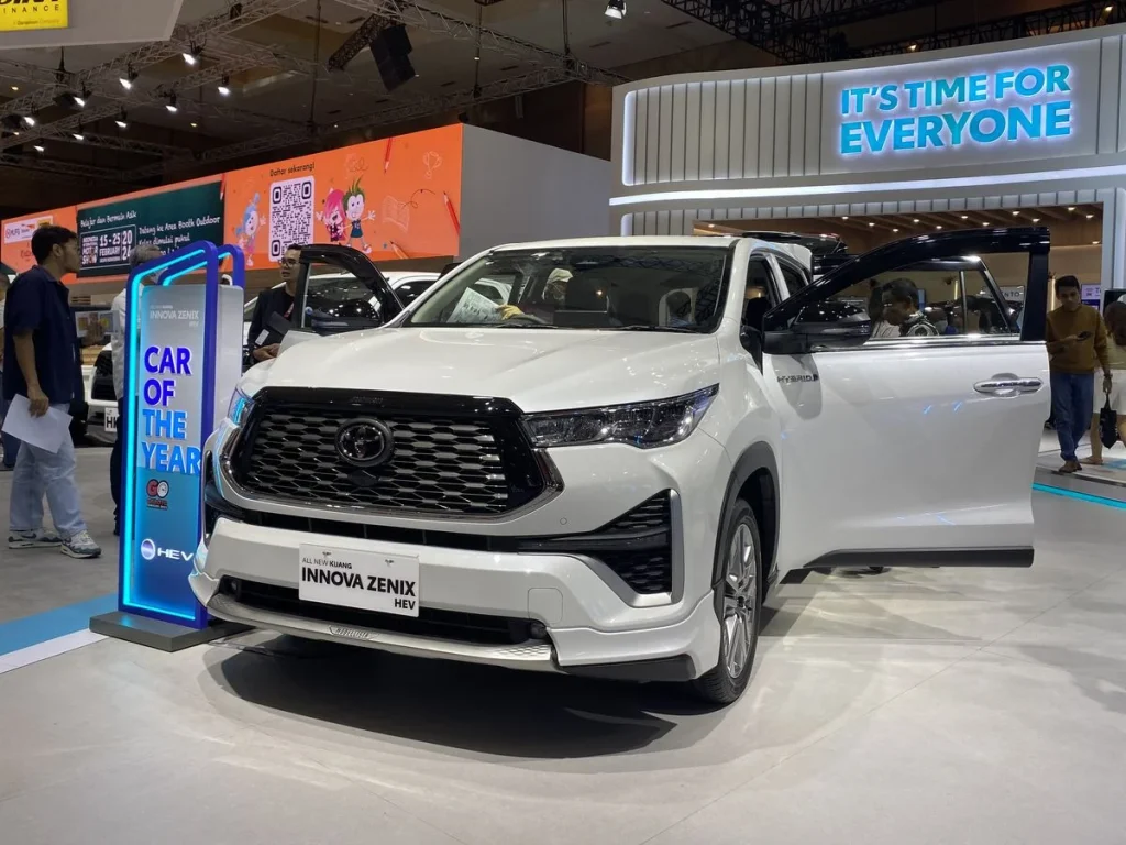 Harga Innova Zenix Hybrid V 2023 Bekas di Pasaran, Turun Berapa? harga OTR Innova Zenix - Moladin