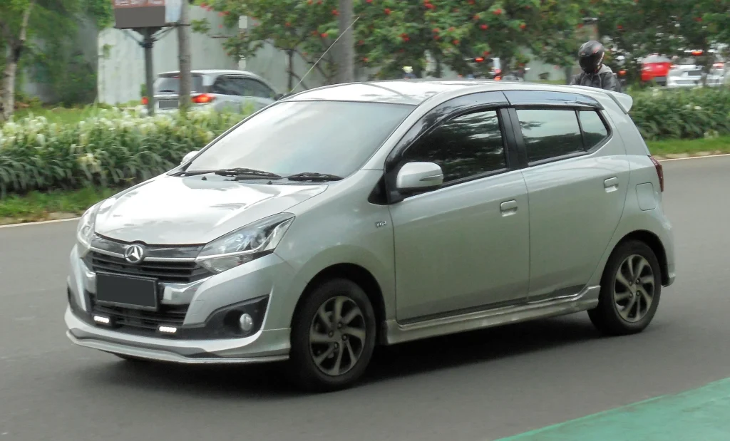harga bekas Ayla 2017 facelift - Moladin