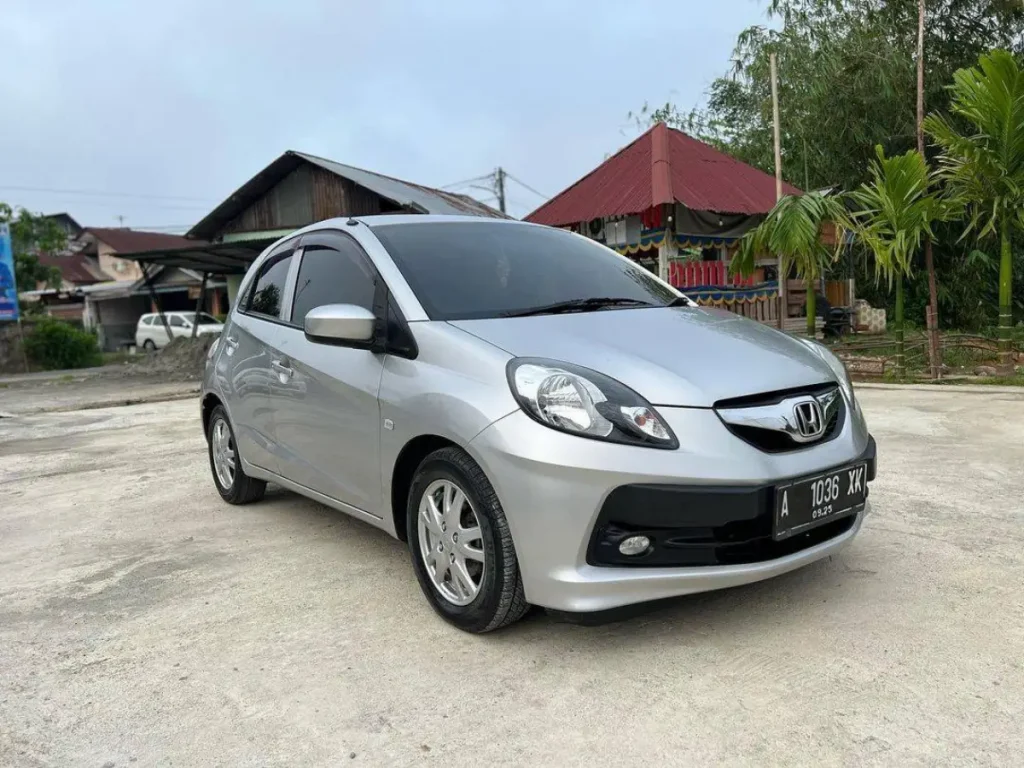 Mobil Bekas Brio 2015 Mulai Rp100 Jutaan, Cek Harga Terbarunya! harga brio 2015 - Moladin