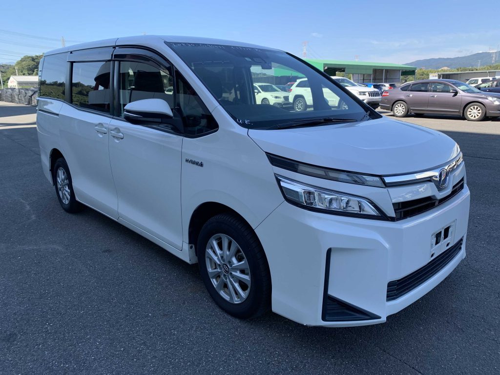 Harga Bekas Toyota Voxy 2017-2022, MPV Premium dengan Captain Seat Nyaman kelebihan Toyota Voxy 2017-2022 - Moladin