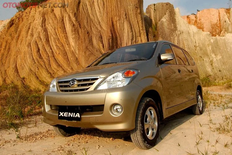 Harga Xenia Li 2005 Bekas Cuma Segini, MPV Murah 7 Penumpang! kelebihan Xenia Li 2005 - Moladin