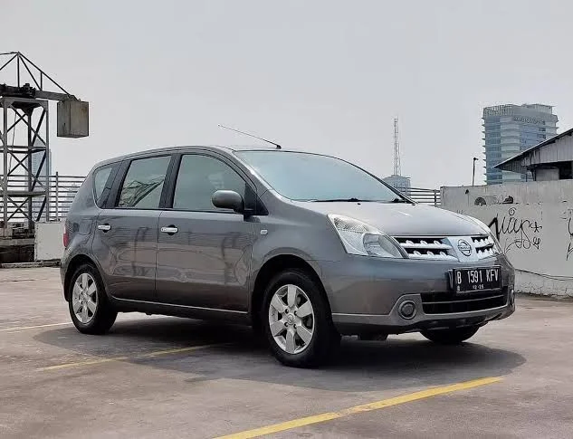 5 Mobil Nissan 60 Jutaan yang Masih Layak Pakai, Cocok untuk First Car! mobil Nissan 60 jutaan Grand Livina 2008 - Moladin
