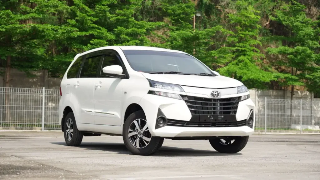 mobil bekas avanza 2023 - Moladin