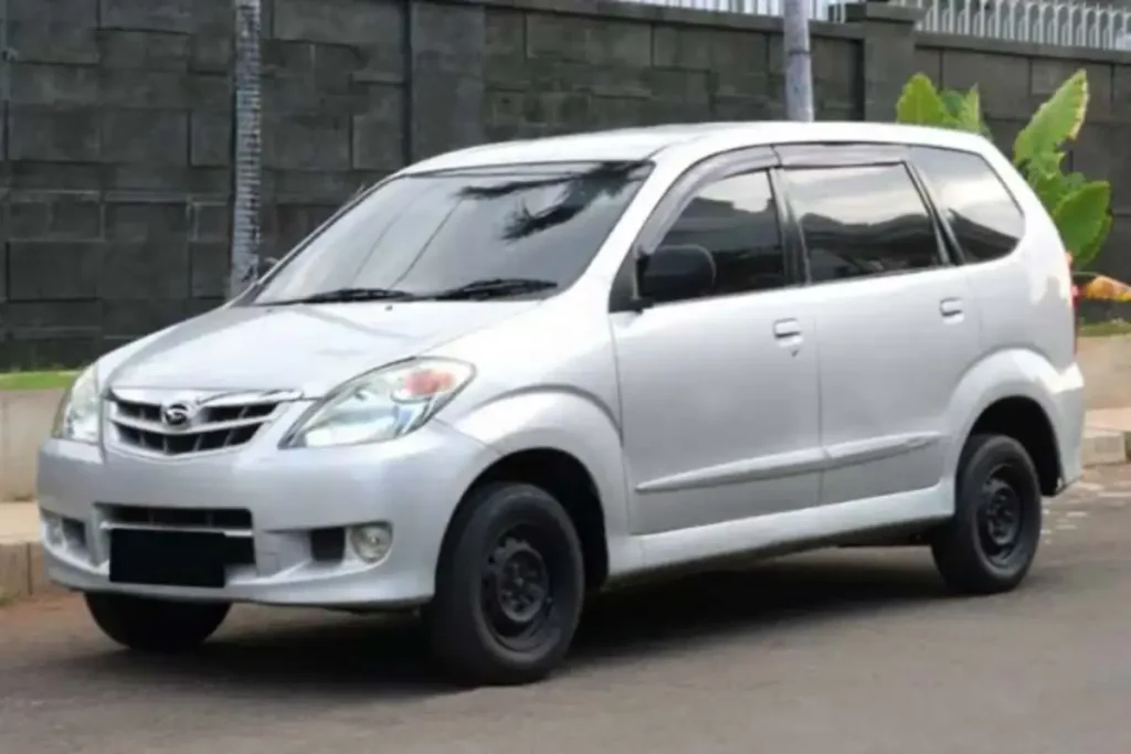 mobil bekas xenia 2011-2012 - Moladin