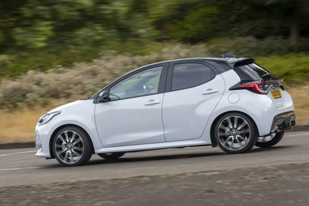 mobil bekas yaris gr sport 2022 - Moladin