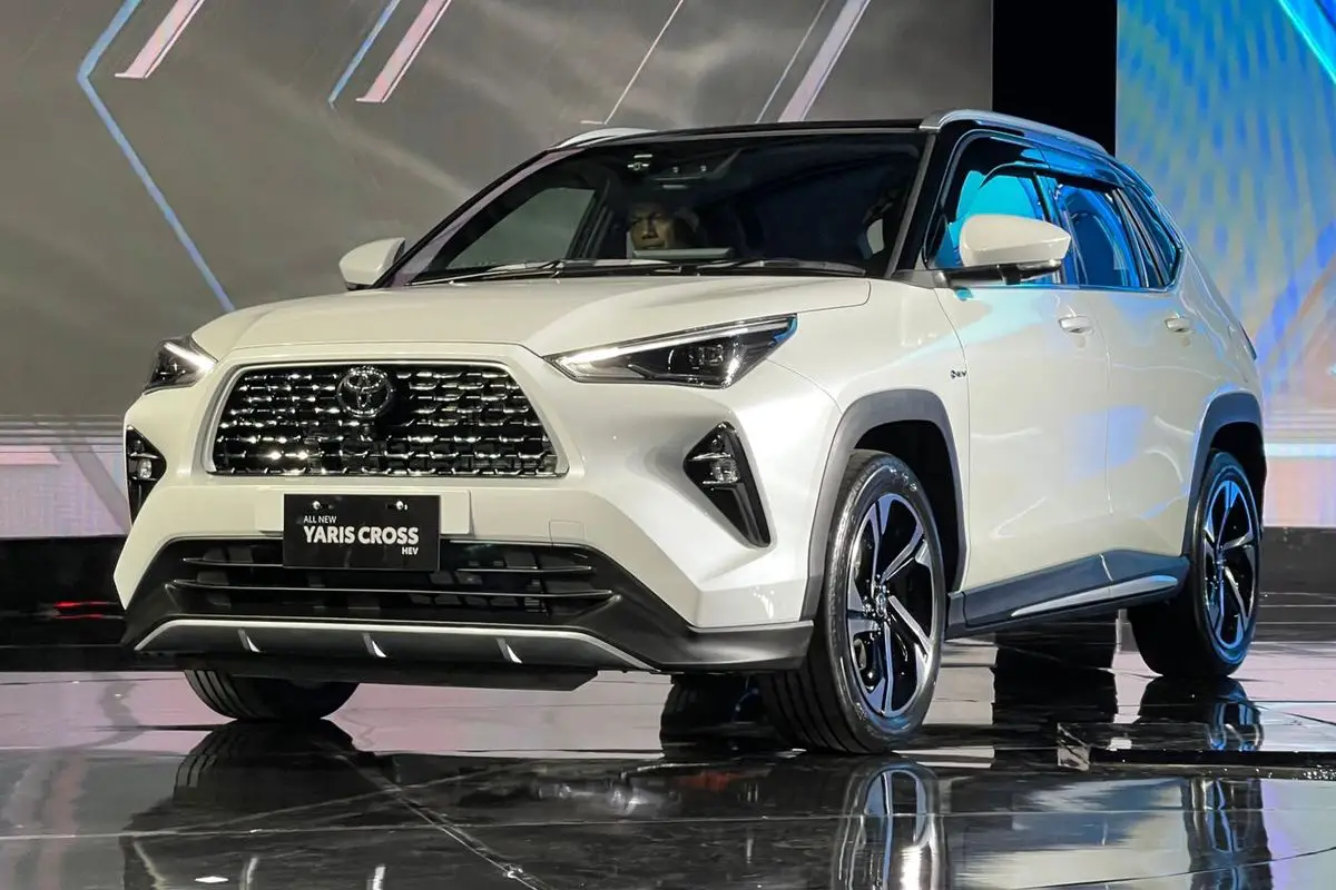 yaris cross 2023 - Moladin