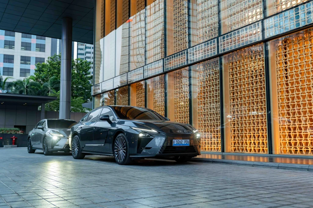 The All-New Lexus ES Bawa Kenyamanan Next Level, Handling Lebih Mantap! The All-New Lexus ES driving experience - Moladin