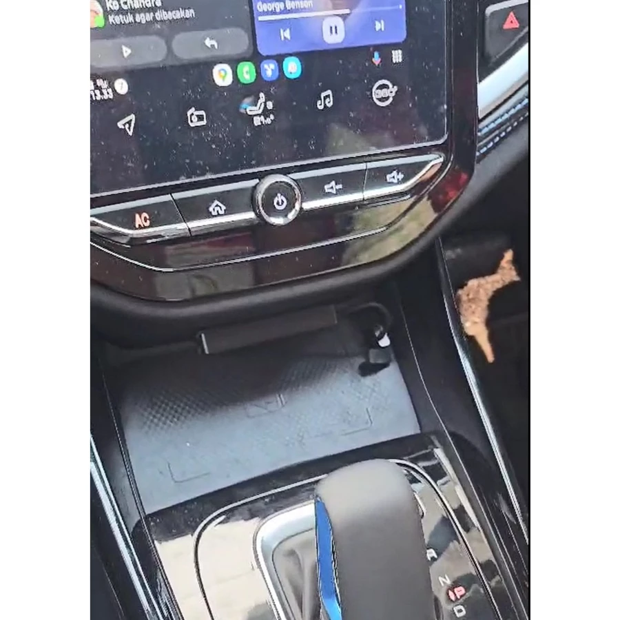 Dongle Android Auto dan Apple Carplay untuk Wuling Almaz RS Hybrid