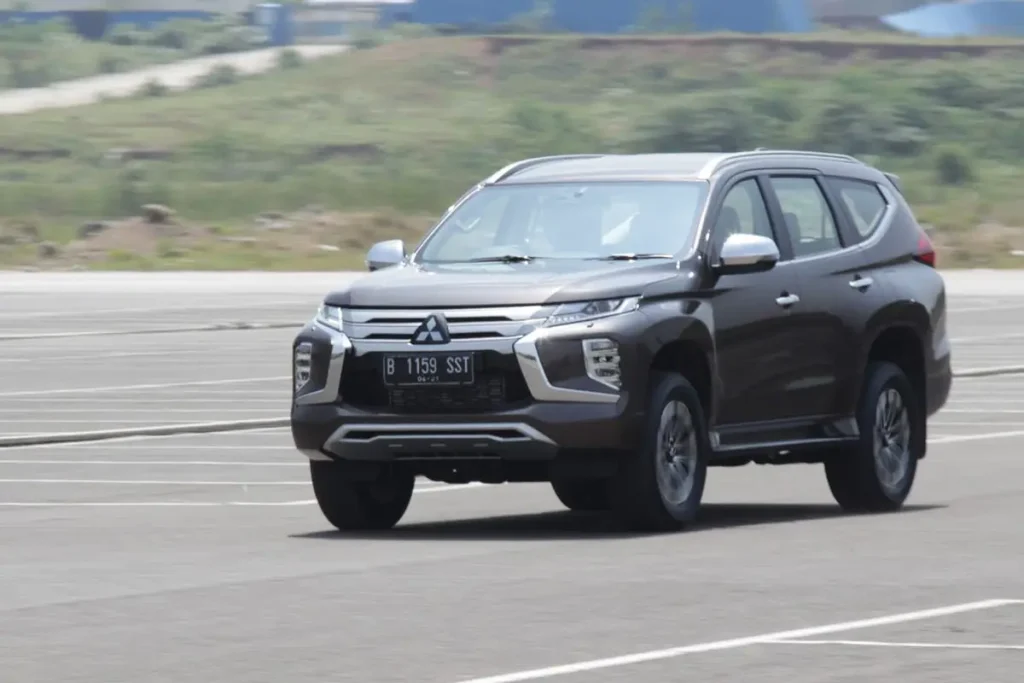 harga pajero sport dakar 4x2 2026 - Moladin