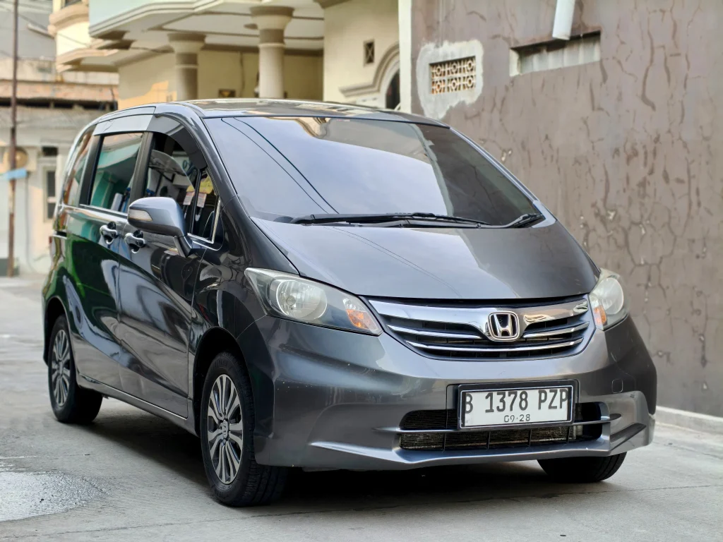 Harga Honda Freed S 2014 Makin Terjangkau, MPV Pintu Geser Ini Masih Menarik? spesifikasi honda freed s 2014 - Moladin