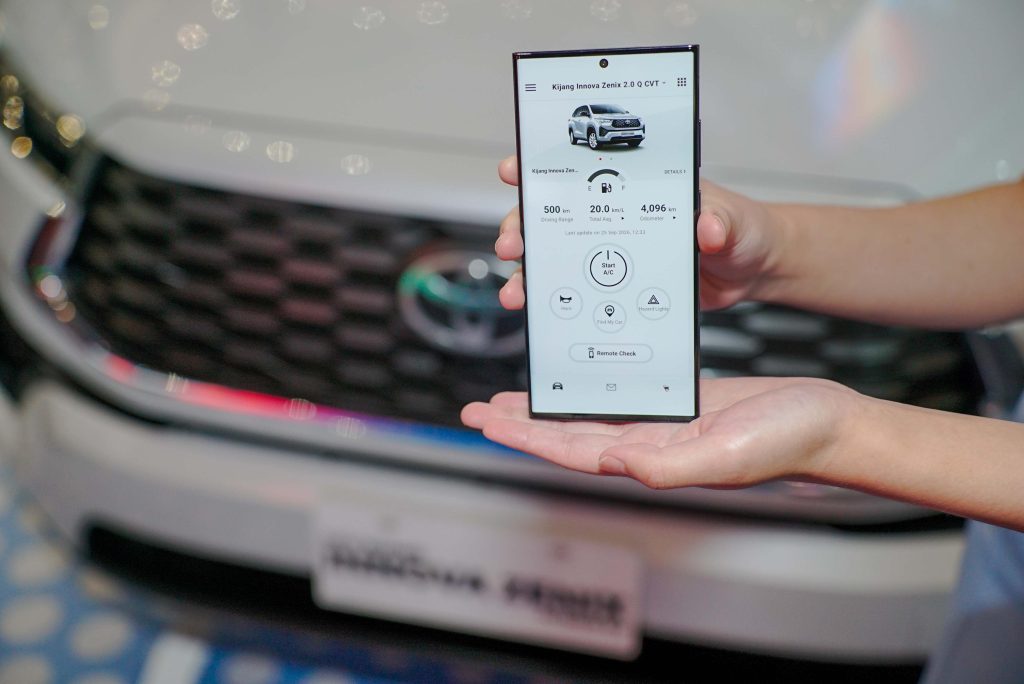 Innova Zenix 2026 Dapat Fitur Toyota Remote, Cek Fungsi & Keunggulannya! Fitur T Intouch Innova Zenix terbaru 2026 - Moladin