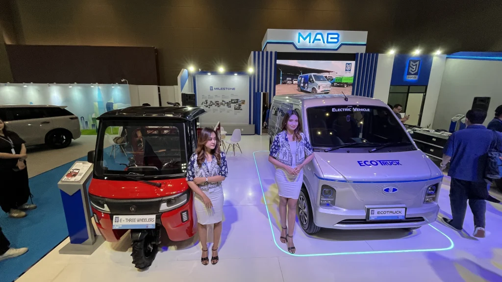 Mobil Anak Bangsa (MAB) Pamerkan Kendaraan Listrik Niaga Hingga Solusi Mobilitas Listrik Terintegrasi di PEVS 2026 IMG 3841