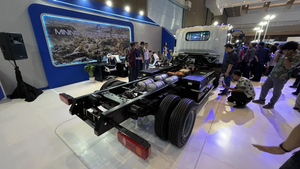 Mobil Anak Bangsa (MAB) Pamerkan Kendaraan Listrik Niaga Hingga Solusi Mobilitas Listrik Terintegrasi di PEVS 2026 IMG 3845