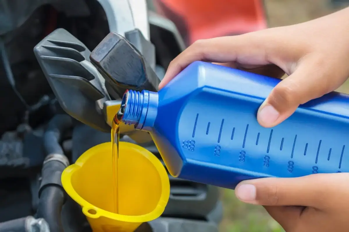 7 Rekomendasi Oli untuk Motor Bebek Terbaik 7 Rekomendasi Oli untuk Motor Bebek Terbaik