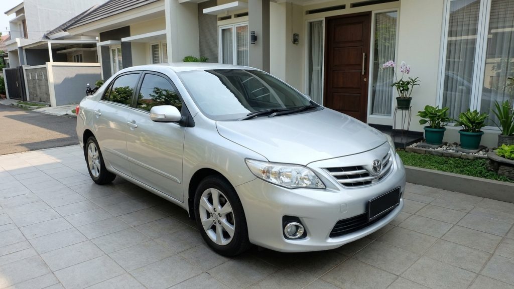 corolla altis 2012