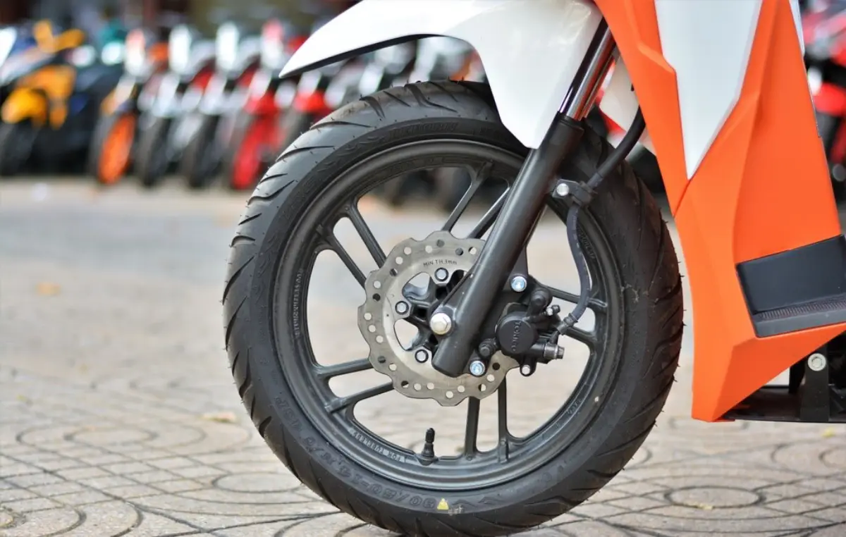 12 Merek Ban Motor Terbaik 2026 untuk Harian, Ini Pilihannya