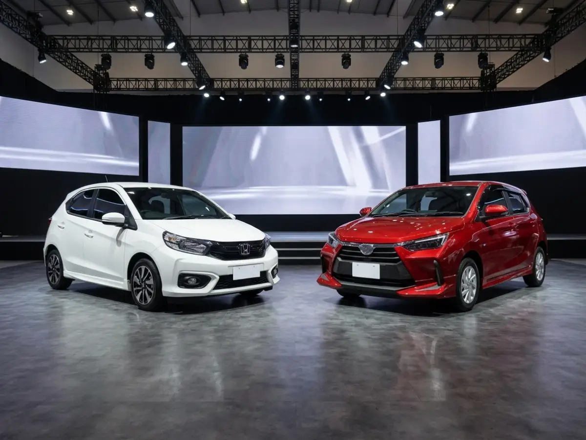 Komparasi BBM Honda Brio vs Toyota Agya, Mana yang Lebih Irit?