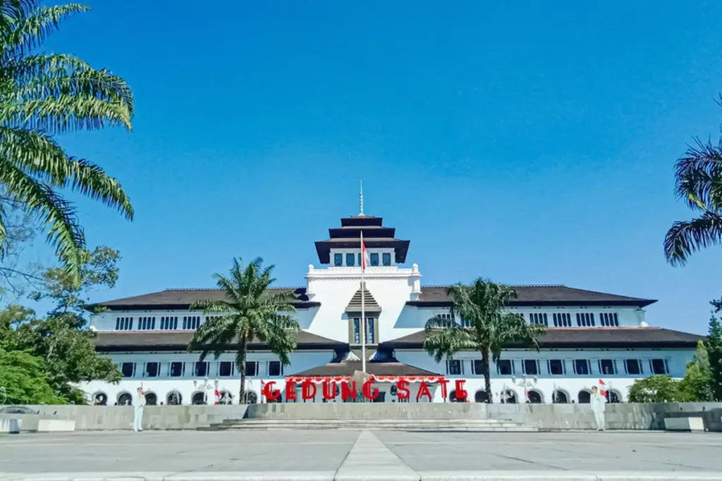rekomendasi tempat wisata di bandung yang lagi hits - Moladin 