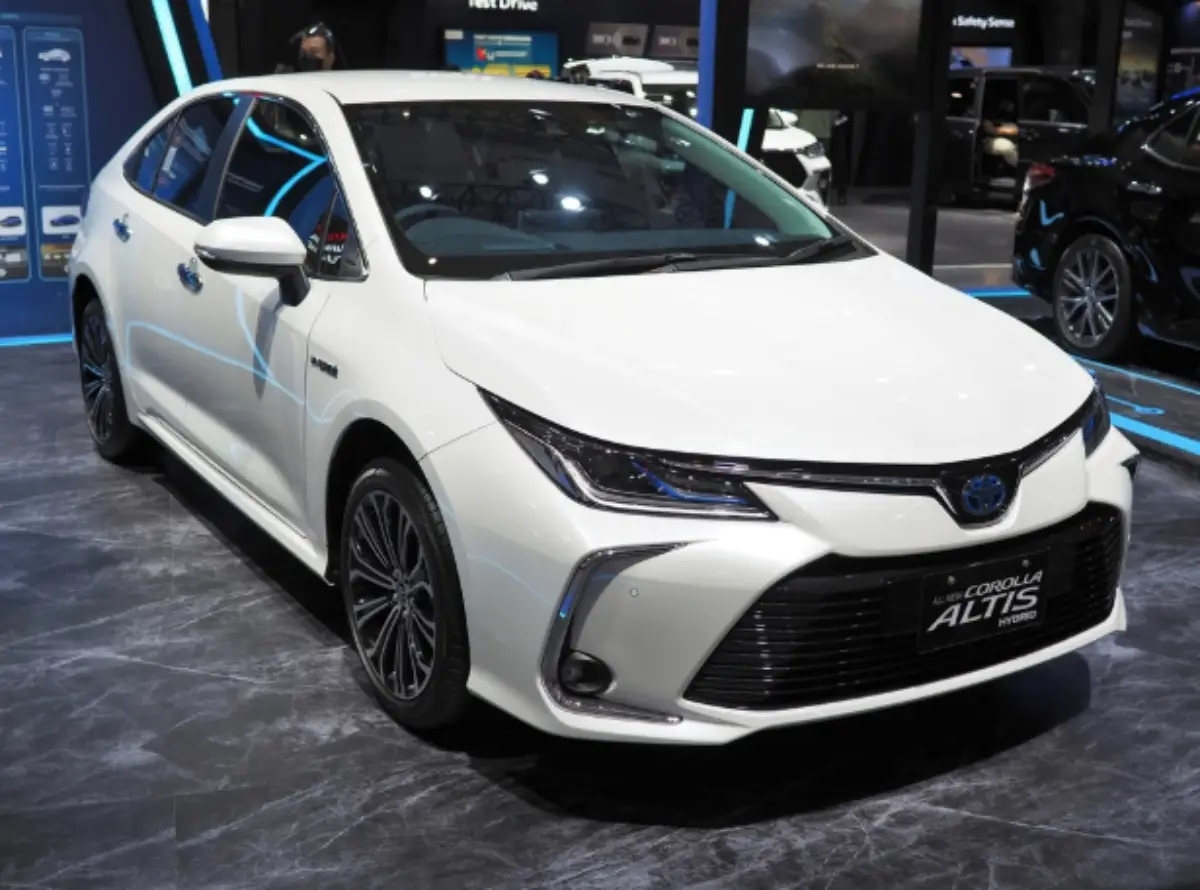 Toyota Corolla Altis Hybrid EV Diuji, Seberapa Nyaman dan Efisien?